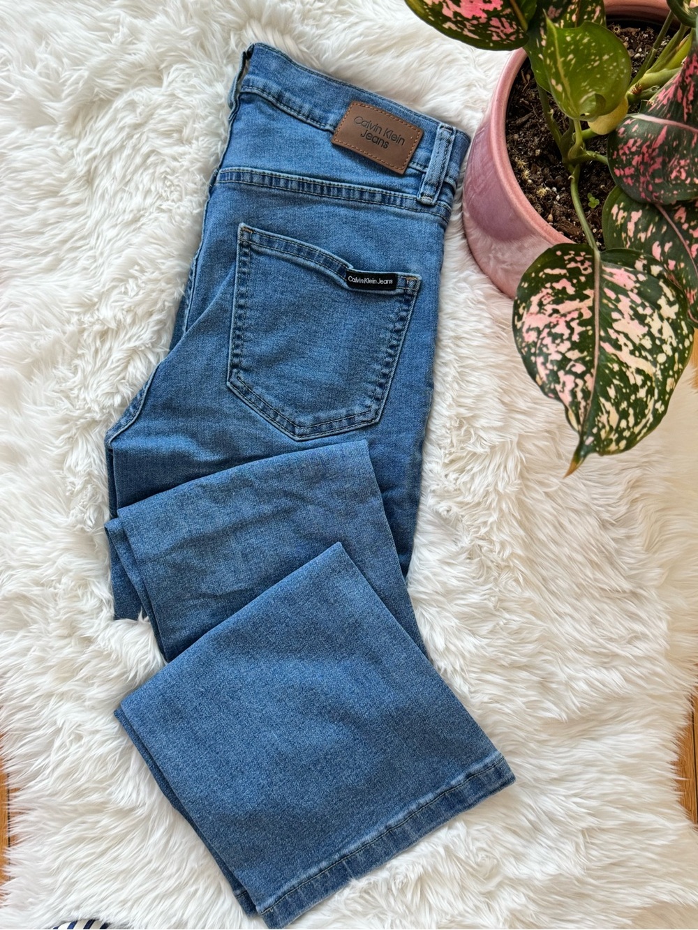 Calvin Klein Straight-Leg Mid-Blue Women’s Jeans